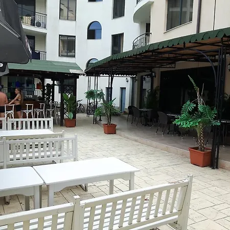 Апартамент Sunny Avalon *