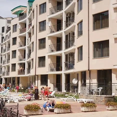 Апартамент Sunny Avalon