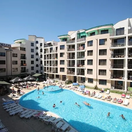 Апартамент Sunny Avalon *
